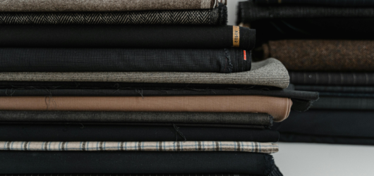 Nachhaltige Mode: Warum natürliche Stoffe die bessere Wahl sind